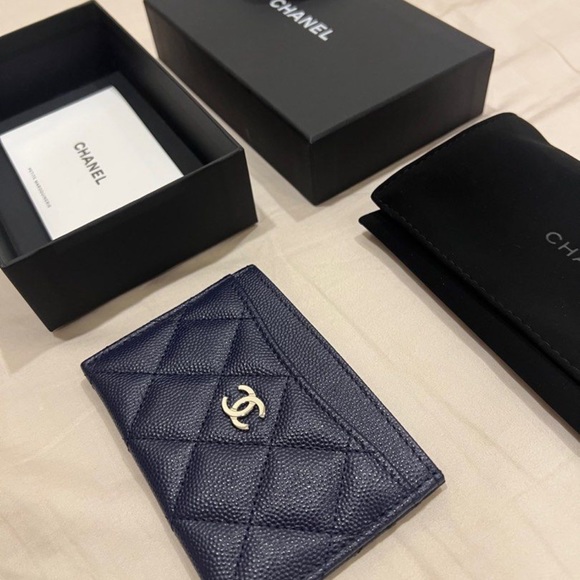 2022 RARE chanel BNIB navy caviar cardholder with silver hardware - Picture 3 of 3